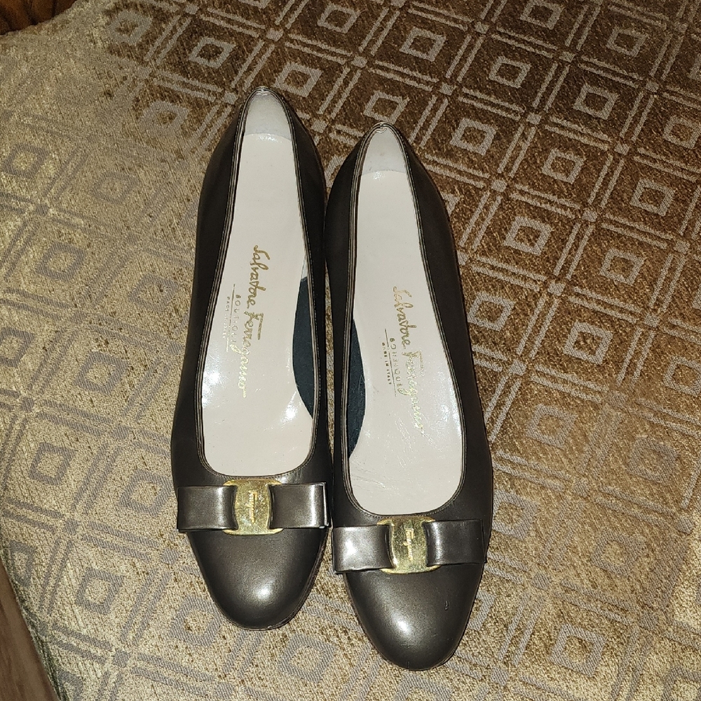 Salvatore Ferragamo Gray Leather Women's Shoes, sz. 10